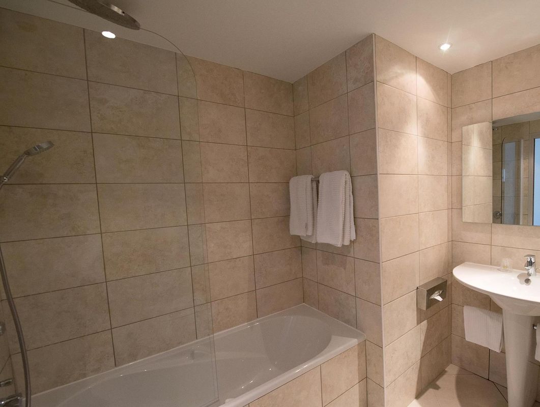 Best Western Plus Le Patio des Artistes Wellness Jacuzzi фото 20