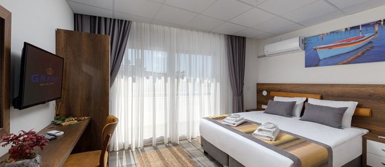 Фото отеля Grand Gulluk Hotel & Spa