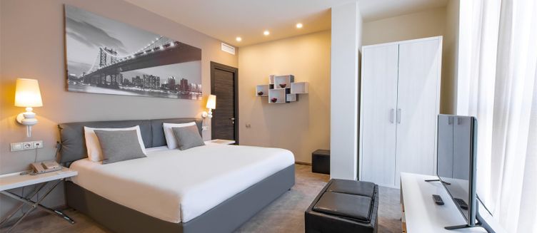Фото отеля Opera Suite Hotel