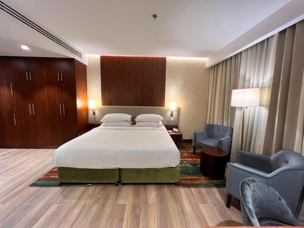 City Seasons Suites фото 32