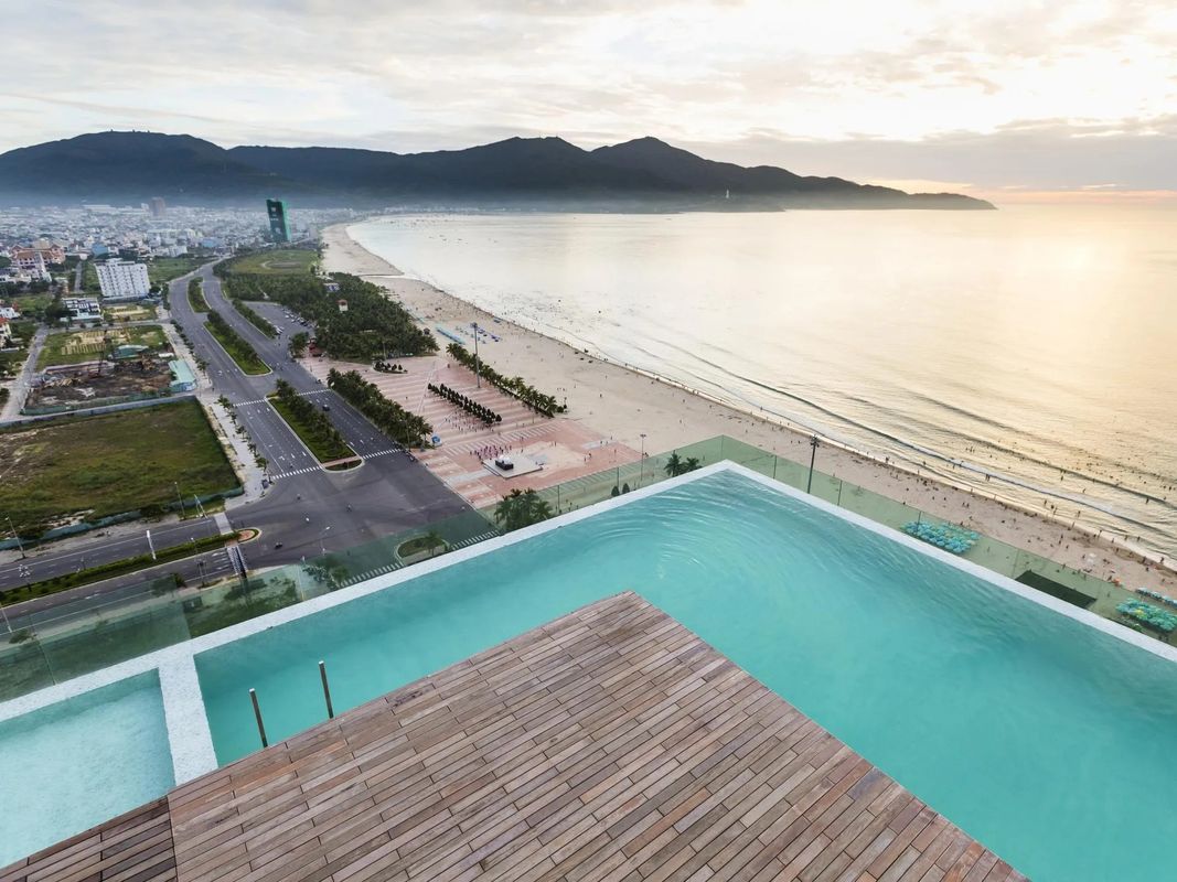 A La Carte Danang Beach фото 0