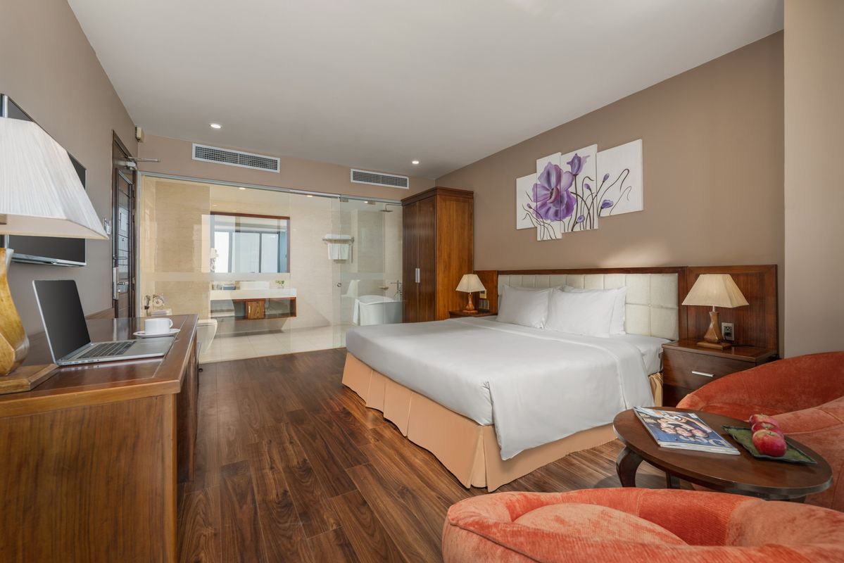 Yarra Ocean Suites Danang фото 48