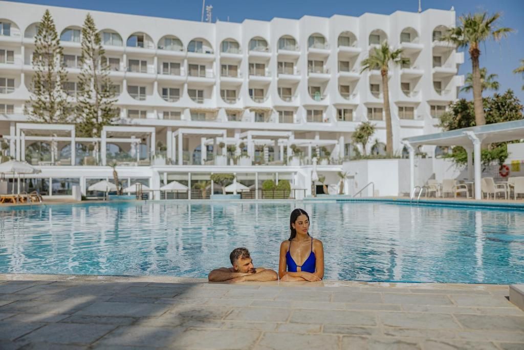 Golden Coast Beach Hotel фото 43