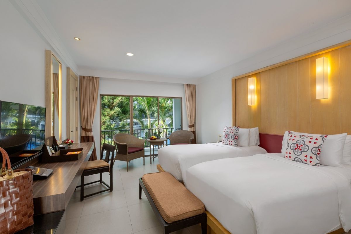 Sawaddi Patong Resort & Spa by Tolani фото 4