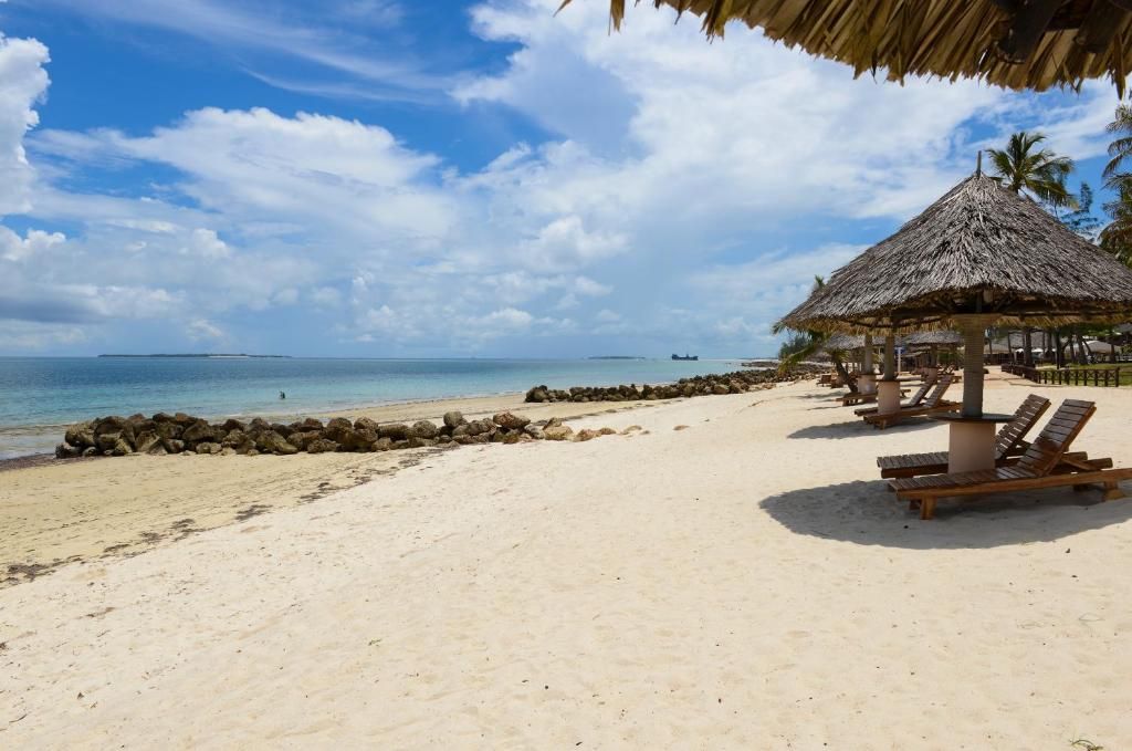 Ledger Plaza Bahari Beach фото 23