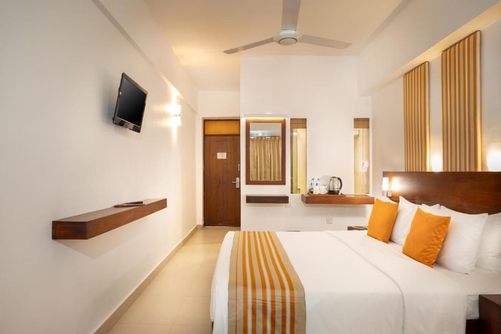 Camelot Beach Hotel фото 4