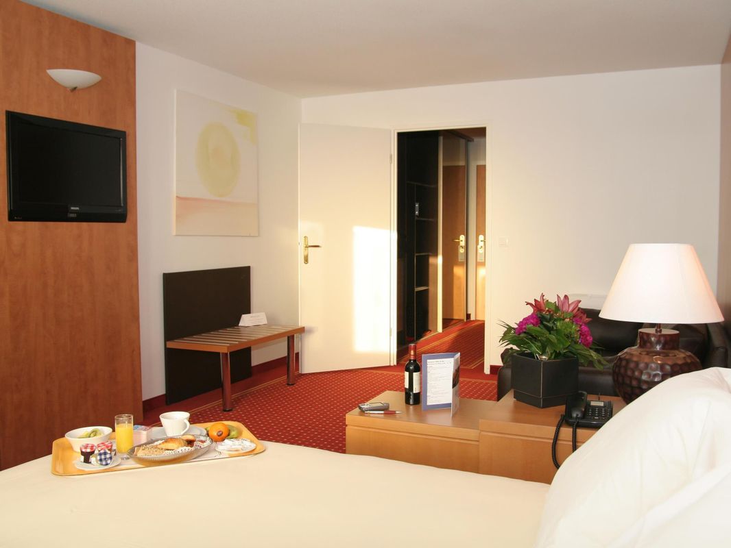 Quality Suites Bordeaux Airport Hotel & Spa фото 8