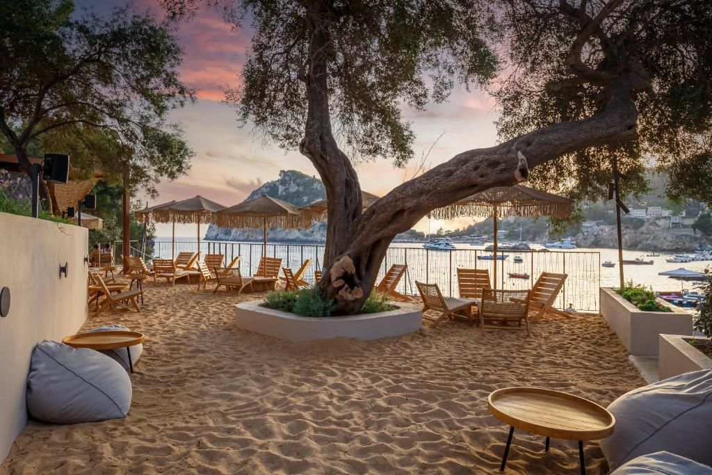 Akrotiri Beach фото 31