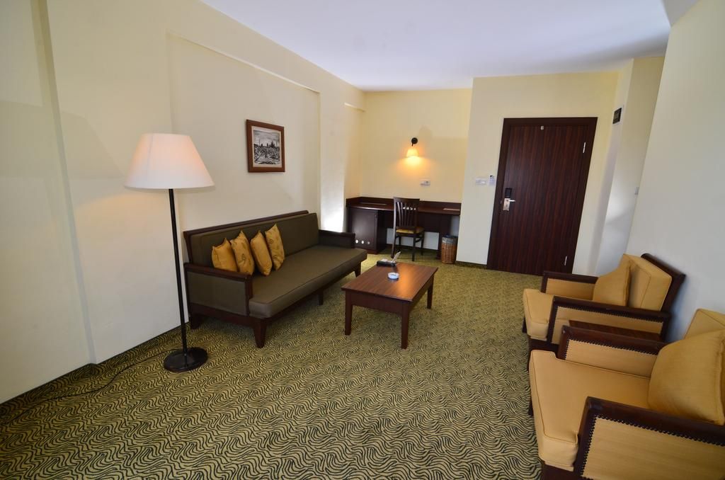 Royal Garden Suit Hotel фото 18