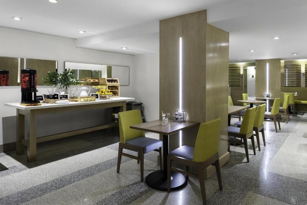 Hilton Garden Inn Miami South Beach-Royal Polo фото 2