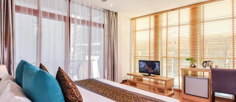 Фото отеля Triton Beach Hotel & Spa