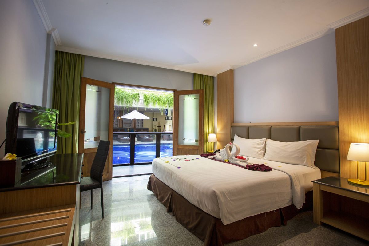 Famous Hotel Kuta фото 4