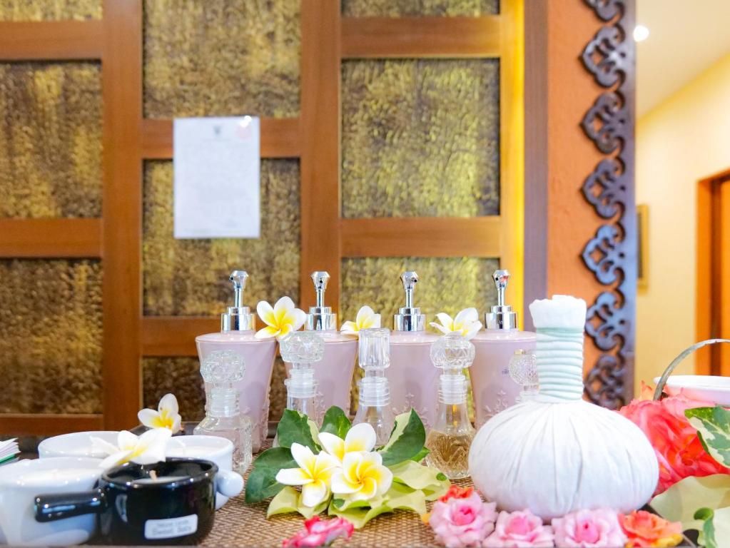 Quality Resort and Spa Patong Beach фото 79