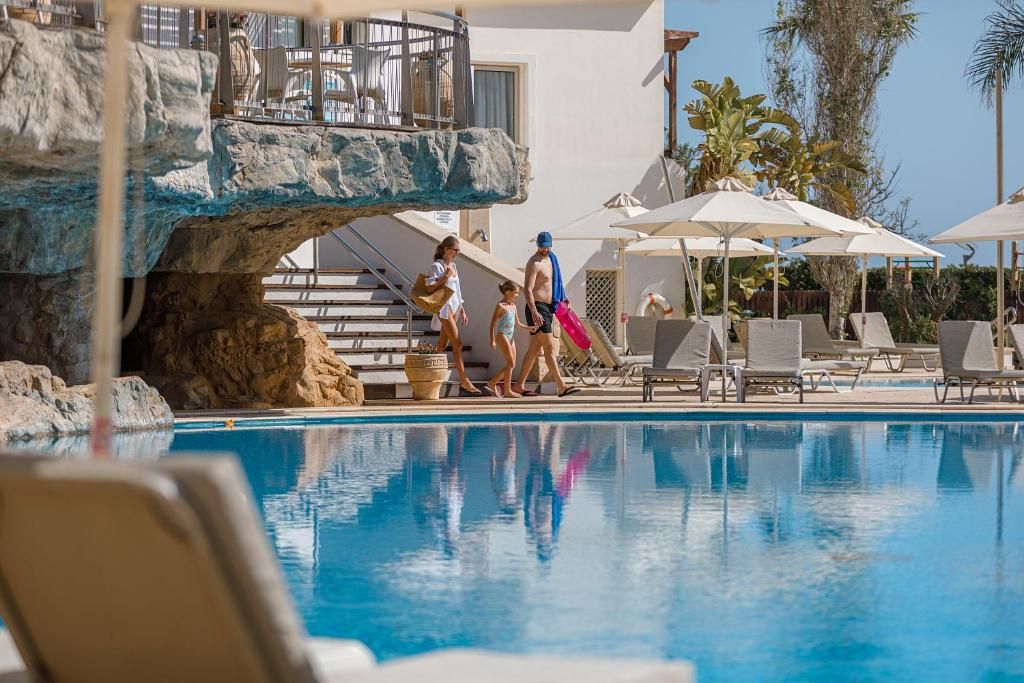 Louis Althea Beach Hotel фото 35