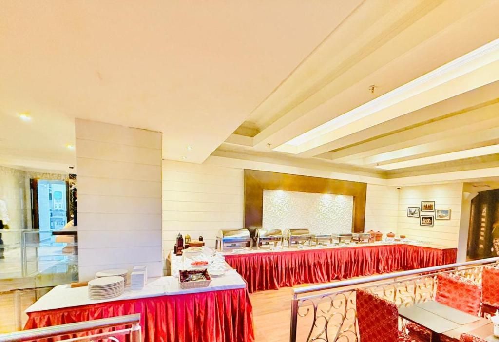 Imperial Suites Hotel фото 69