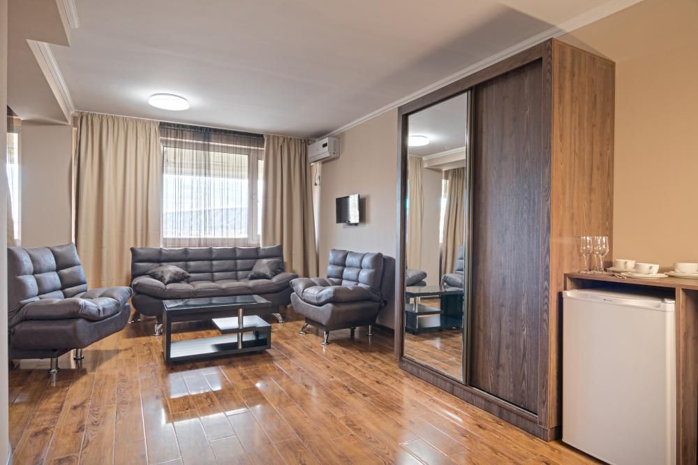 Hotel Tbilisi Central by Mgzavrebi фото 4