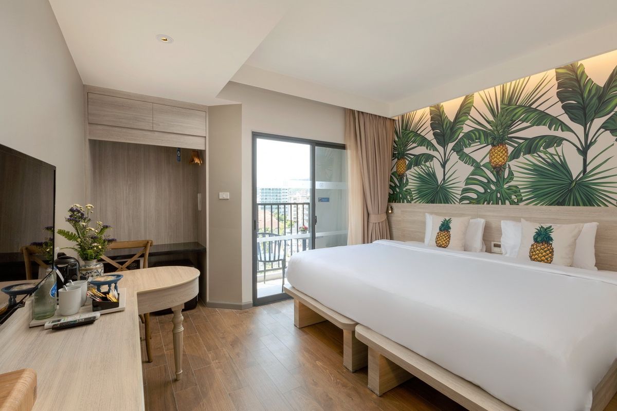 Sawaddi Patong Resort & Spa by Tolani фото 5