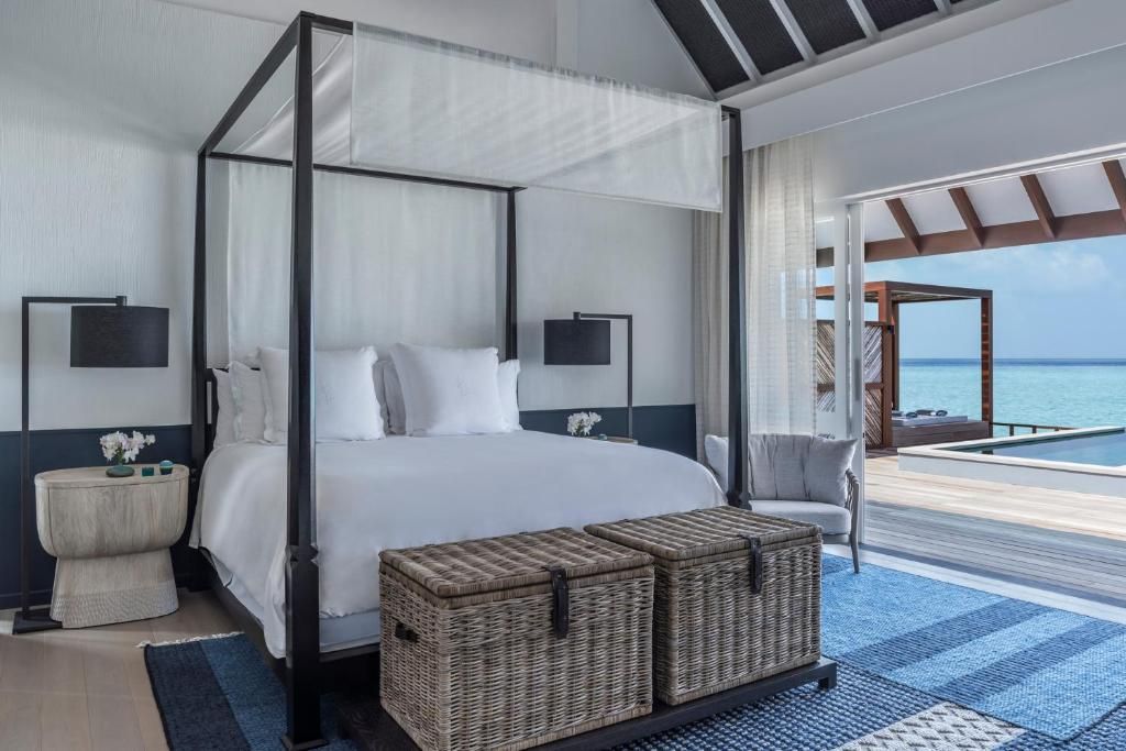 Four Seasons Resort Maldives at Landaa Giraavaru фото 2