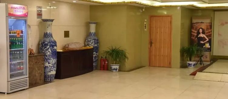 Фото отеля Beijing Hujialou Hotel