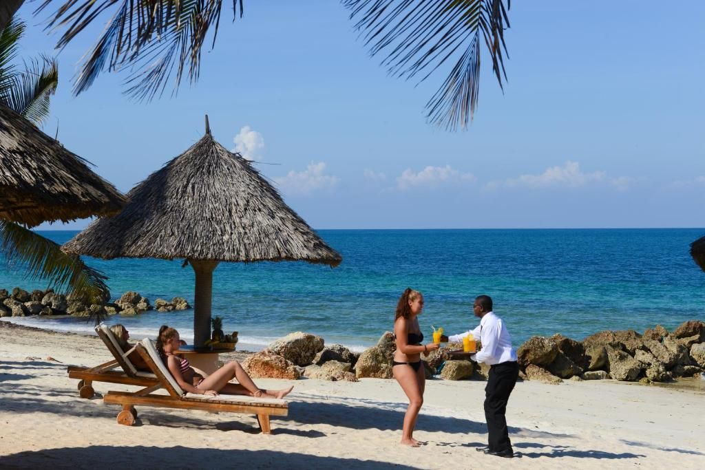 Ledger Plaza Bahari Beach фото 8