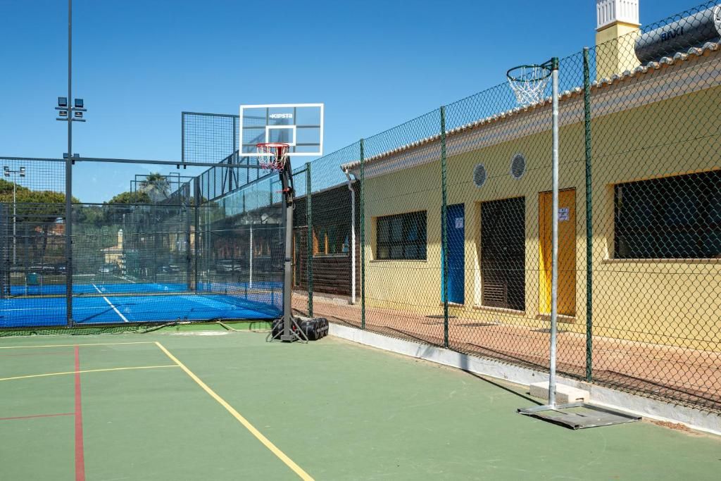 Browns Sports And Leisure Club фото 17
