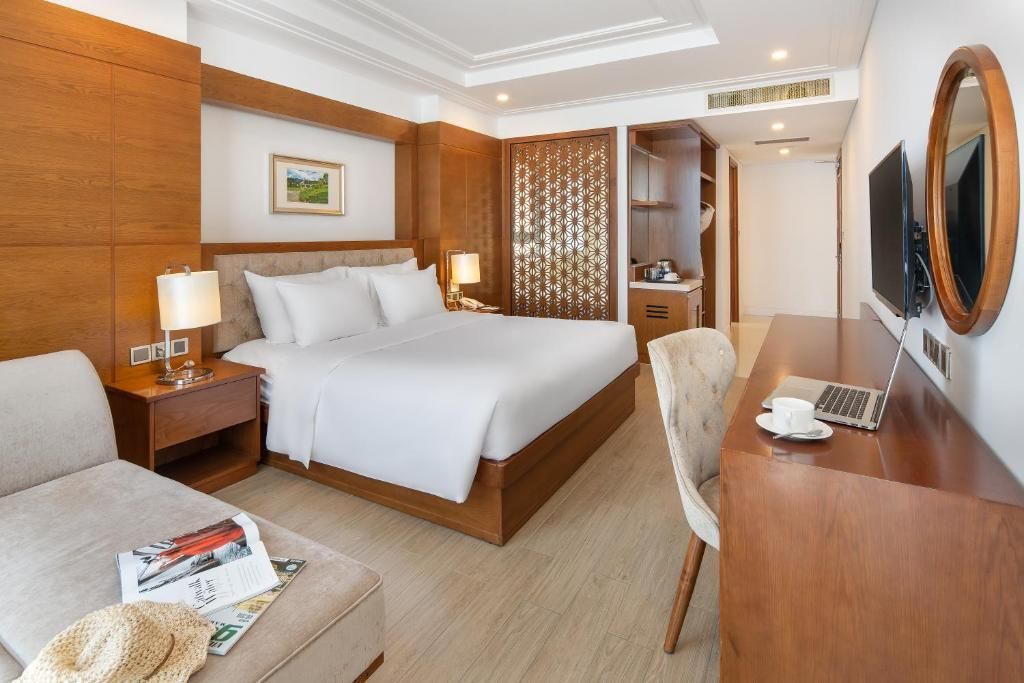 Paris Deli Danang Beach Hotel фото 14