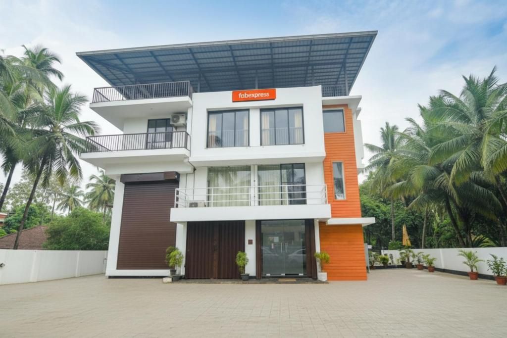 FabExpress Holiday Suites фото 23