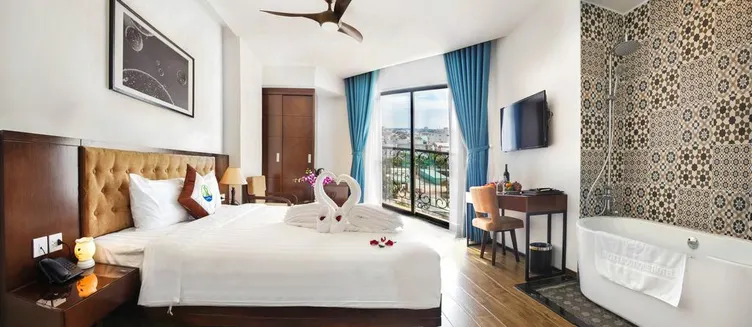 Фото отеля Ritzy Hotel