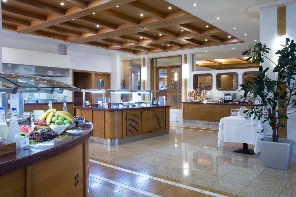 Thalassa Beach Resort & Spa (Adults Only) фото 3