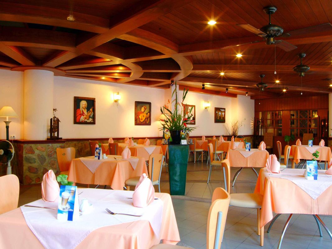 Thara Patong Beach Resort & Spa фото 34