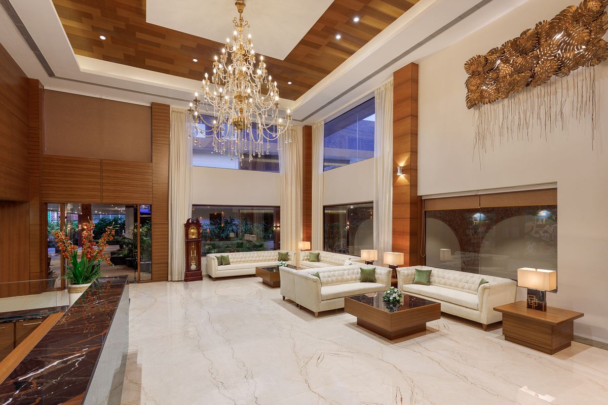 Sobit Sarovar Portico фото 11