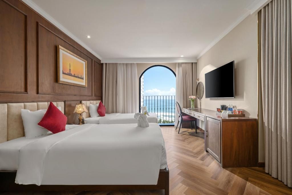Golden Lotus Luxury Hotel фото 3