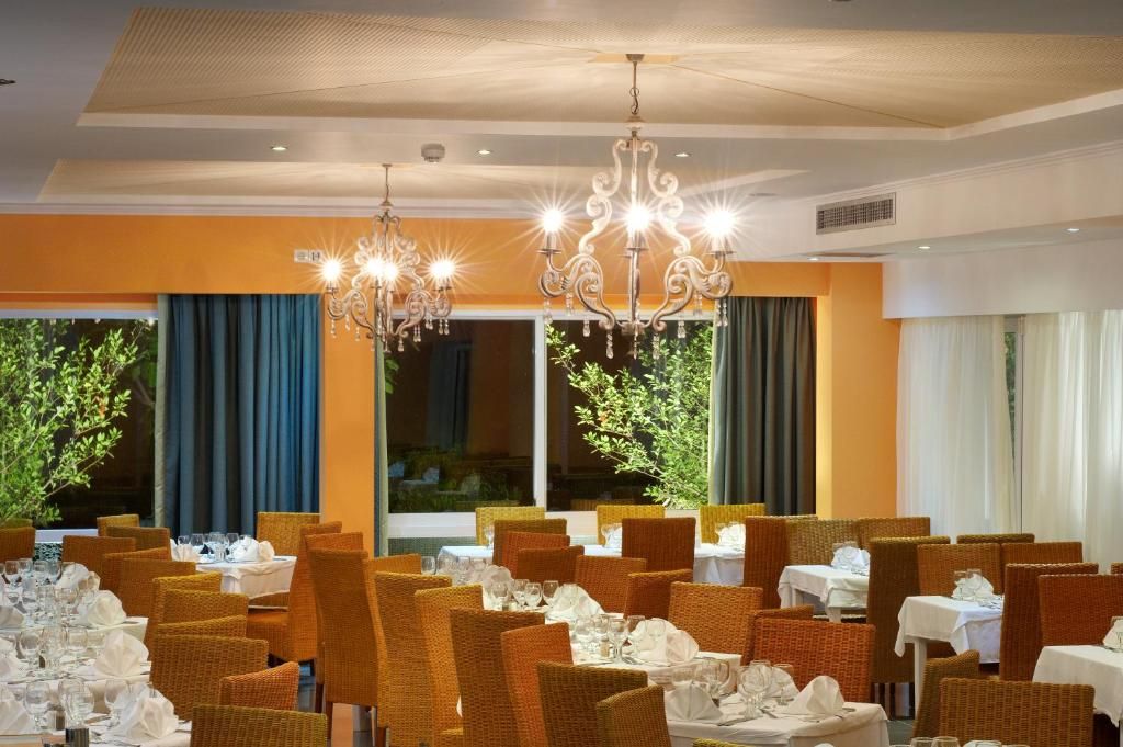 Portes Beach Hotel фото 24