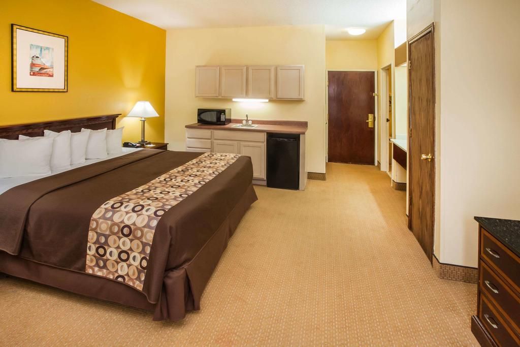 Days Inn & Suites by Wyndham Harvey / Chicago Southland фото 2