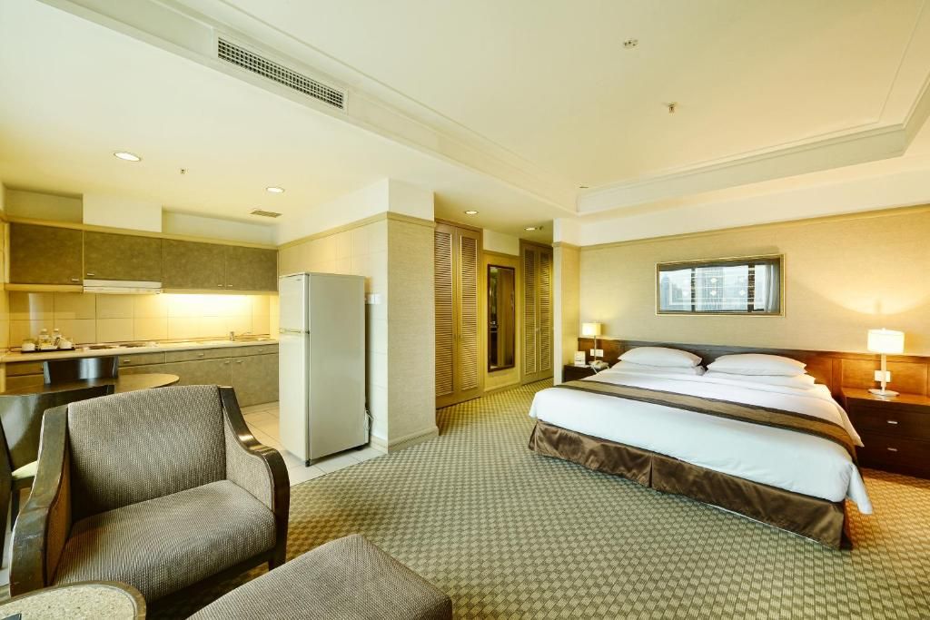 Pacific Regency Hotel Suites фото 31