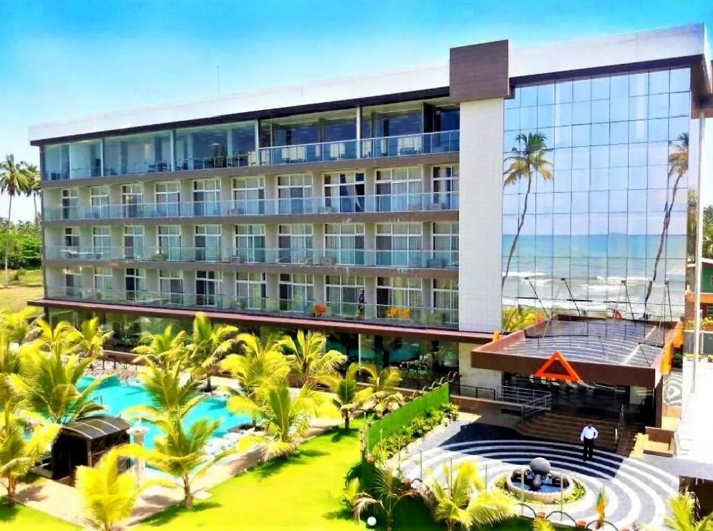 Aryana Queen Beach Resort фото 1
