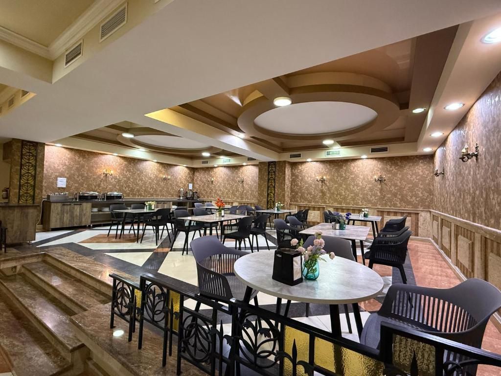 Deluxe Hotel Yerevan фото 38