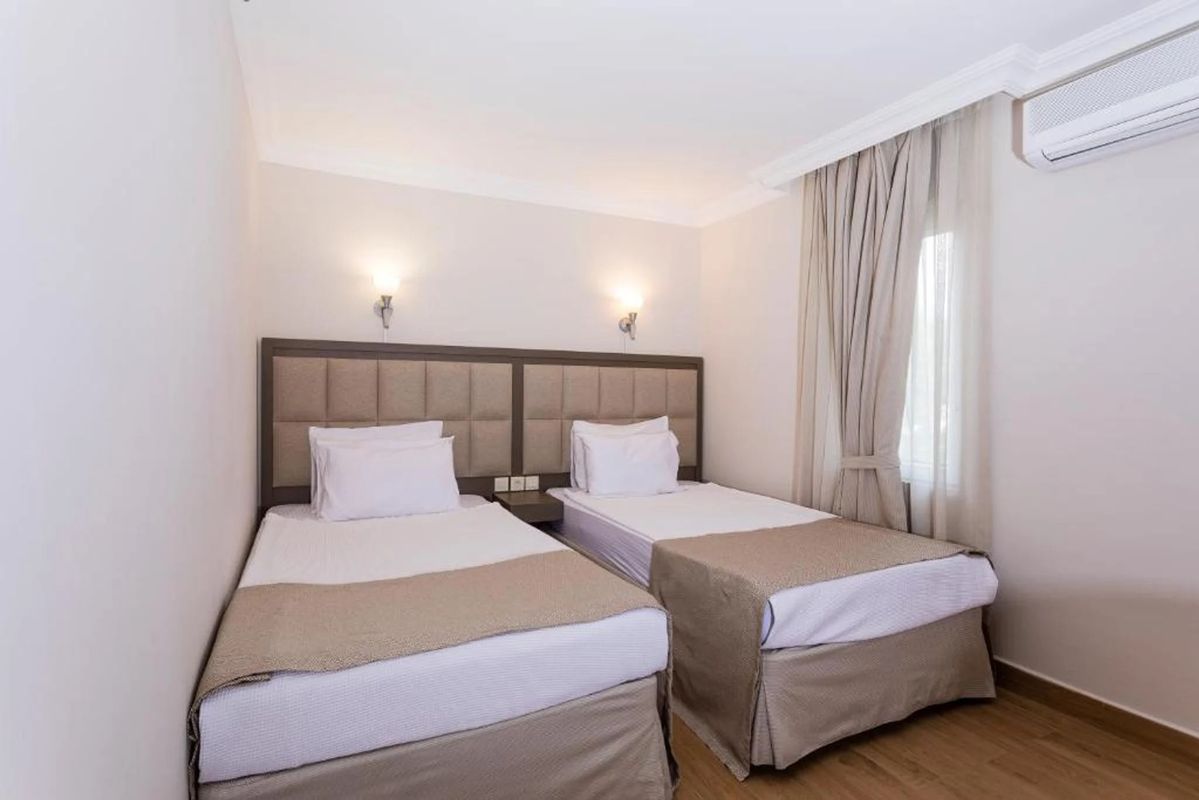 Moonshine Hotel & Suites фото 6