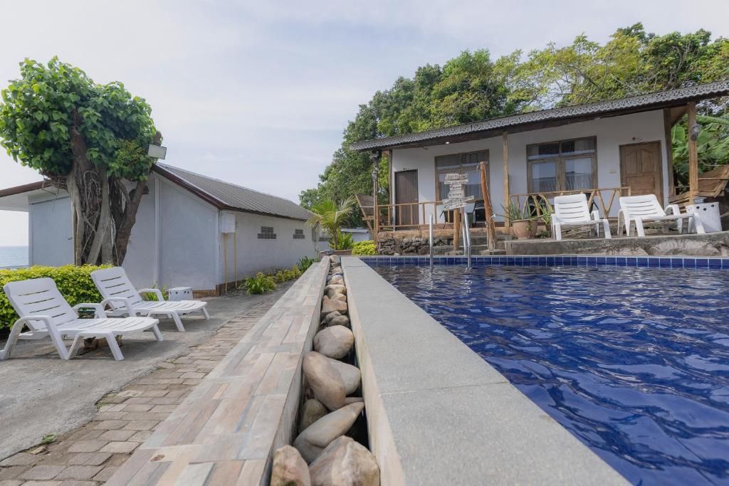 Phi Phi Cozy SeaFront Resort фото 33