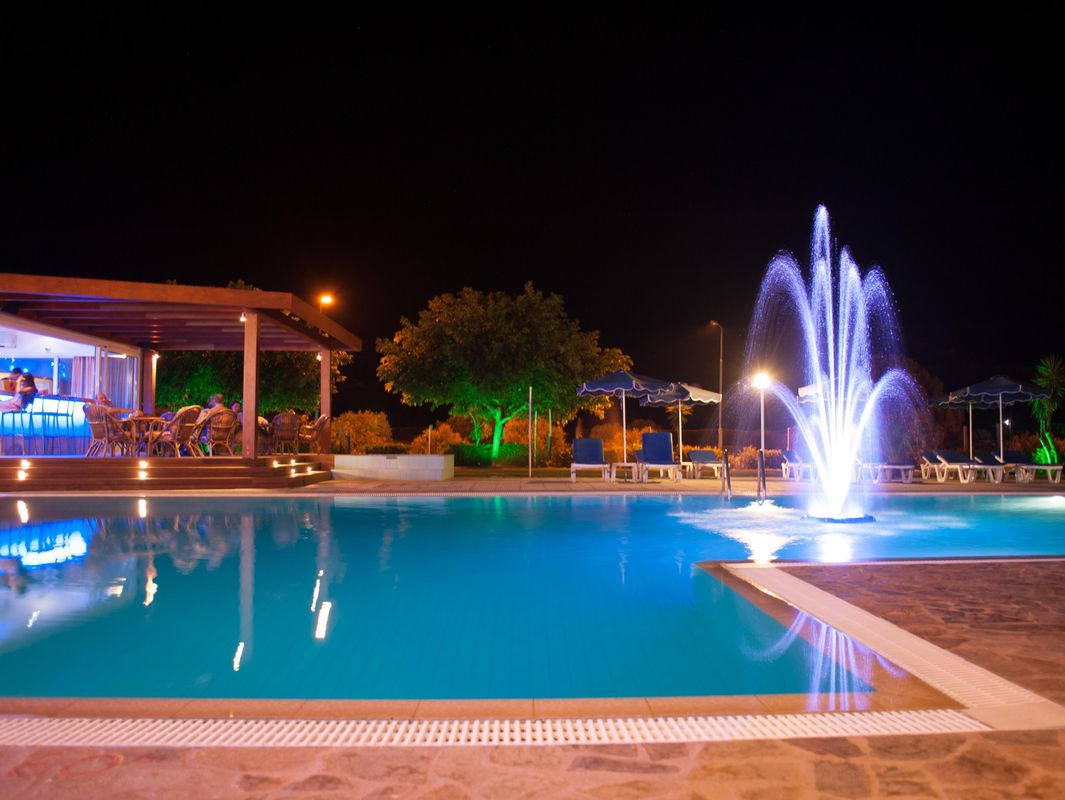 Zoes Hotel - Studios фото 7