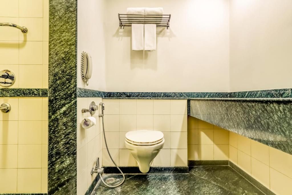 Lemon Tree Hotel, East Delhi Mall фото 14