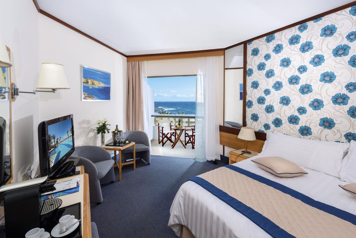 Constantinou Bros Athena Royal Beach Hotel фото 9
