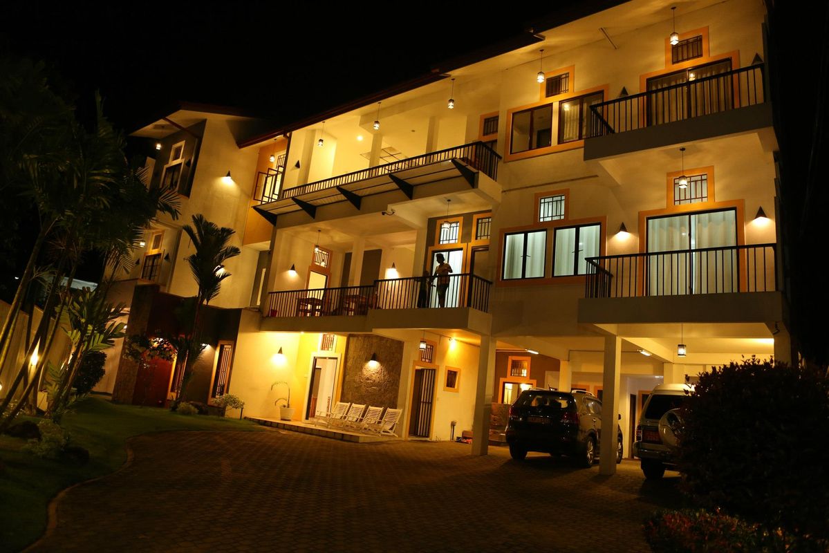 Yoho Hotel Apna фото 25