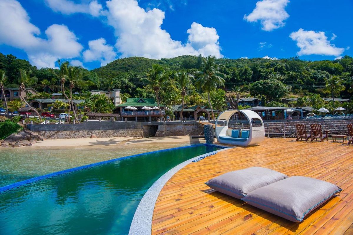Coco De Mer & Black Parrot Suites фото 15