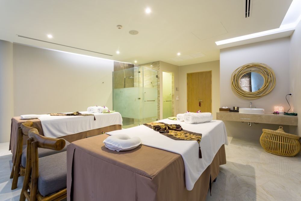Crest Resort & Pool Villas фото 19