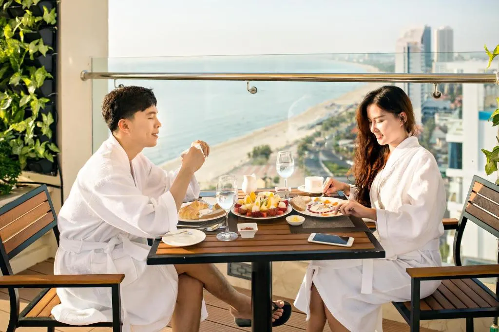 Paris Deli Danang Beach Hotel фото 19