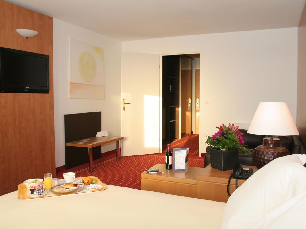 Quality Suites Bordeaux Airport Hotel & Spa фото 9