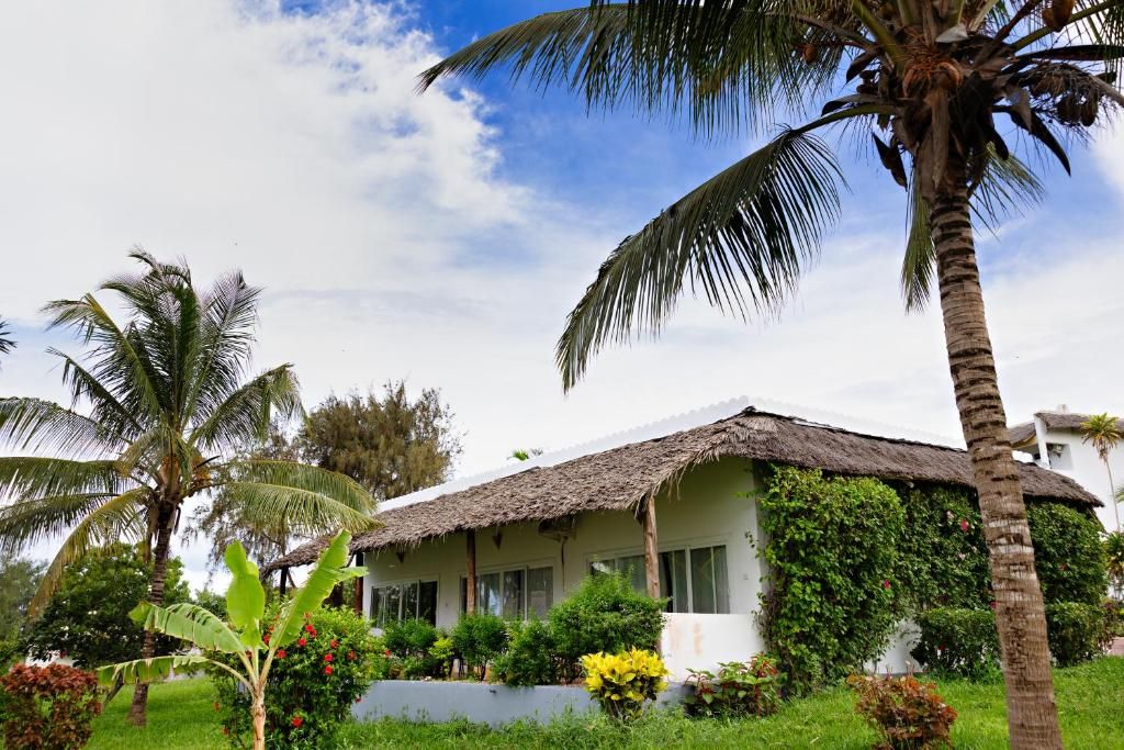 Tanzanite Beach Resort фото 35