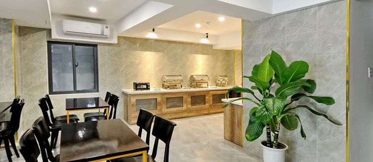 Фото отеля Golden Lotus Hotel