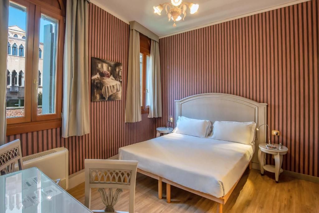 Hotel La Fenice et Des Artistes фото 34